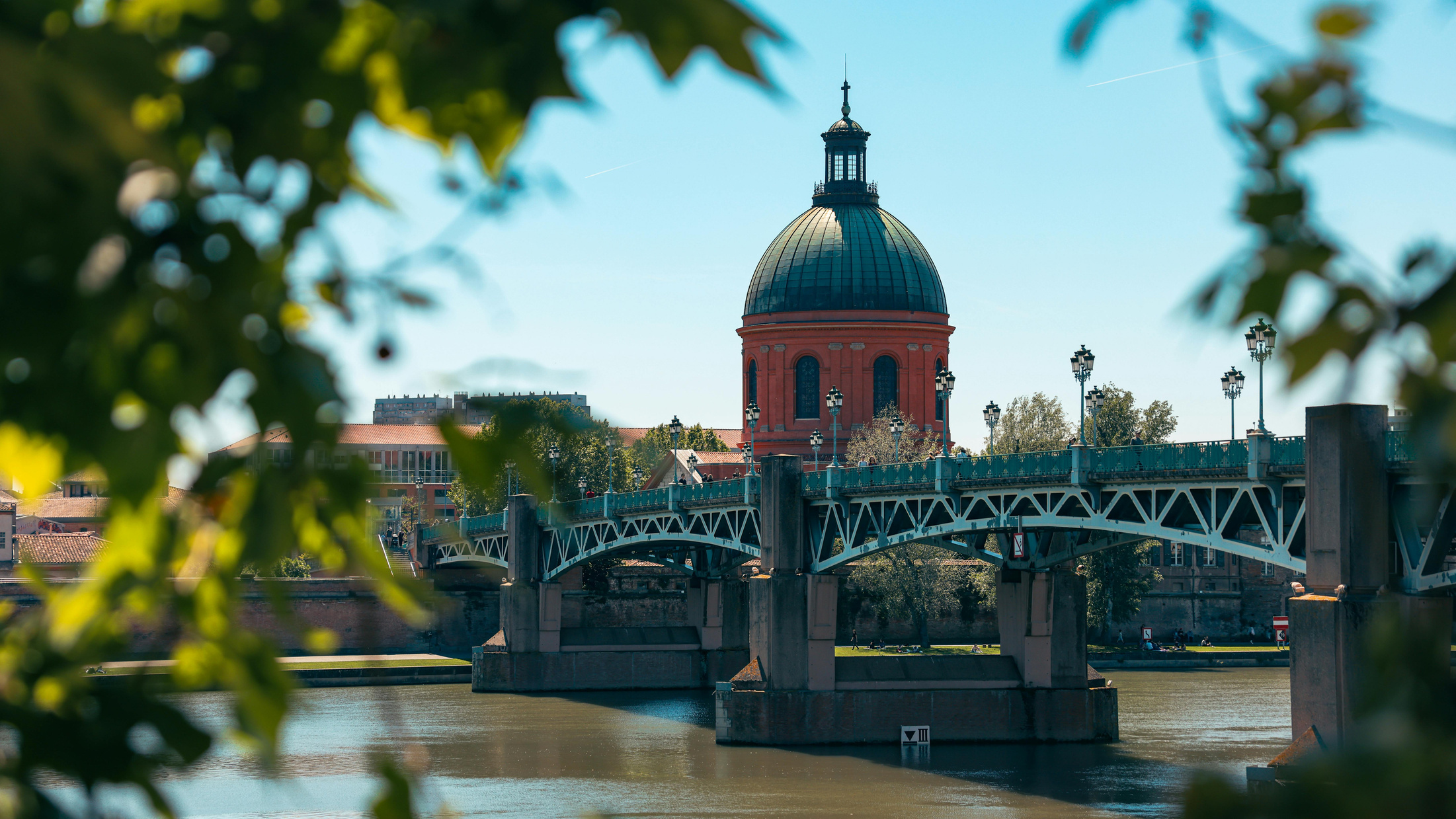 Le dôme de la Grave et le pont Saint-Pierre à Toulouse